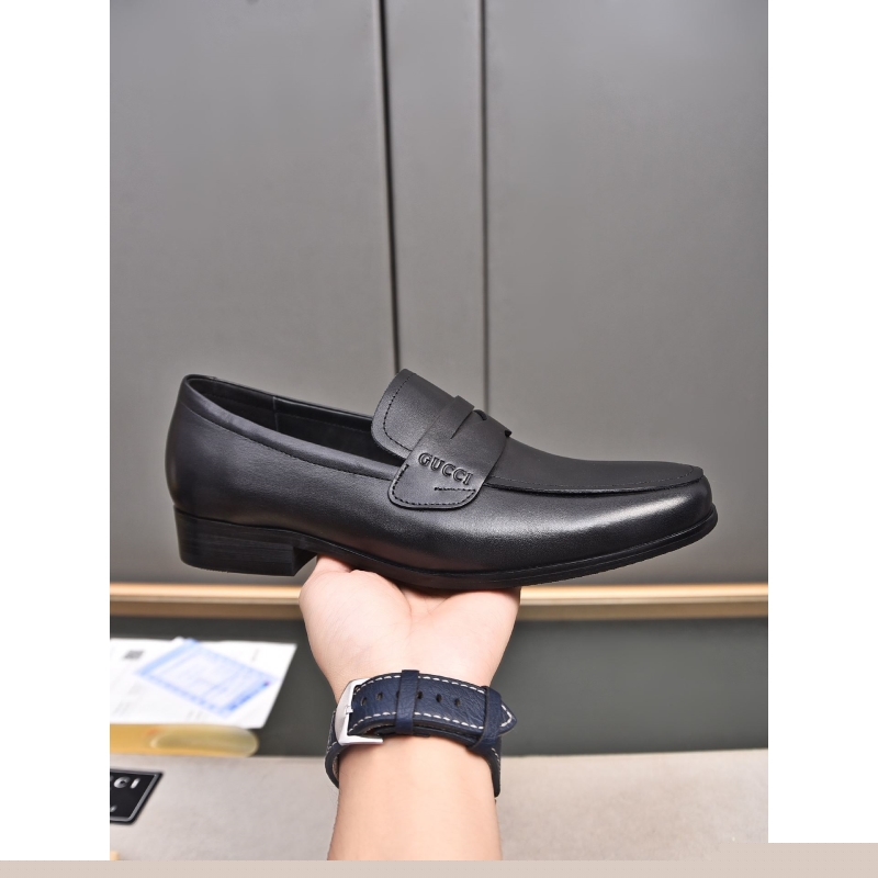 G*u*i leather shoes